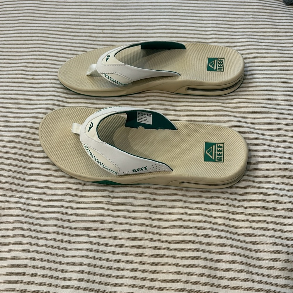 Reef flip flops with Bottle Opener Men's Sz 14 White Green - Picture 2 of 4